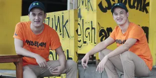 FOTO: Kabar Rija Abbas 'Butiran Debu' Yang Kini Jadi Pelayan Kafe