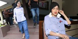 FOTO: Kaki Bengkak, Julia Perez Sempatkan Penuhi Panggilan Polisi