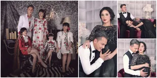 FOTO: Kehamilan Ussy Sulistiawaty, Mesra Bareng Andhika & Anak