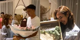 Foto Kejutan Ultah Gisella Anastasia yang Ke-30, Peluk Cium dari Wijin Hingga Ucapan Manis Gempi