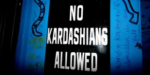 FOTO: Keluarga Kardashians Dilarang Datangi Tempat & Acara Ini