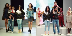 FOTO: Keluarga Kecil Raffi Ahmad Jalan Bareng di Runway IDFW 2017