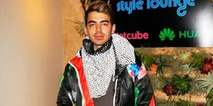 [FOTO] Kenalan Yuk Sama Joe Jonas, Si Ganteng Pemakai Jaket Petai