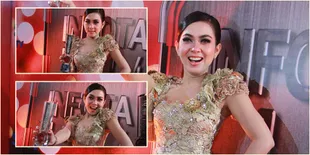 Foto Kostum Cetar Syahrini - Bentuk Gorden ala Hengky Kawilarang