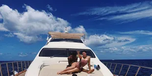 FOTO: Kylie Jenner & Travis Scott Ajak Stormi Liburan di Yacht