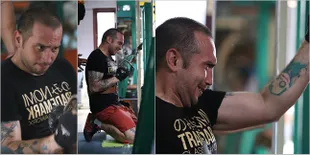 Foto: Lagi Nge-gym, Gary Iskak Pamer Otot Kekar & Tato Keren!