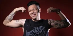 [FOTO] Lho, Reza Nangin Ternyata Suka Perhatikan Cowok Ngondek!