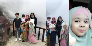FOTO Liburan ke Bandung Bareng Mulan, Safeea Cantik Berhijab