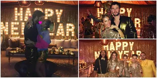 FOTO: Manisnya Tahun Baru Miley Cyrus, Liam Hemsworth & Keluarga