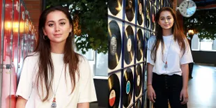 FOTO: Masih 16 Tahun, Jasmine Thompson Merasa Bebas Jadi Penyanyi