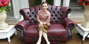 Foto: Melody JKT48 Jadi Bridesmaids Cantik Berkebaya Kutu Baru