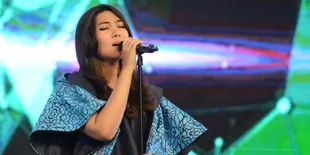 FOTO: 'Mimpi', Perasaan Galau Isyana Sarasvati Karena Cinta