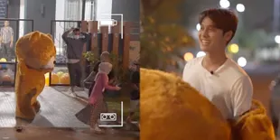 Foto Momen Rizky Billar Jadi Badut Boneka Buat Kejutan Lesti, Awalnya Bikin Takut Lalu Keringatnya Diusap Sang Kekasih