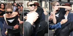 FOTO: Momen Saat Gigi Hadid Digendong & 'Hajar' Vitalii Sediuk