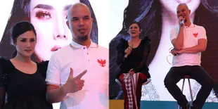 FOTO: Mulan Jameela Sempat Coba Tulis Lagu, Ini Kata Ahmad Dhani!