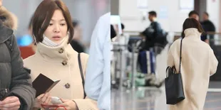 FOTO: Muncul Perdana, Song Hye Kyo No Makeup & Pakai Cincin Nikah