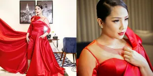 FOTO: Nagita Slavina Cantik Bergaun Merah Glamor di Silet Awards