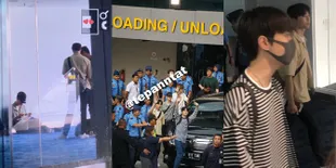 FOTO: NCT 127 Tiba di Jakarta, Sempat Duduk di Lantai & Lambai-Lambai Menyapa Fans