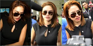 FOTO Nikita Mirzani Dicecar Wartawan Soal Prostitusi, Tetap Cuek!