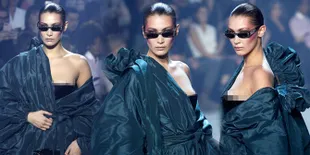 FOTO: Nip Slip di Runway, Bella Hadid Bikin Malu Dirinya Sendiri