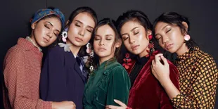 FOTO: No Edit, Begini Potret Cantik dan Kompak 'Awkarin x A Team'