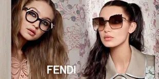 FOTO Pakai Kacamata Unik, Ini Penampilan Retro Gigi & Bella Hadid