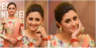 [FOTO] Pakai Sari Flower Print, Rashami Desai Secantik Bidadari