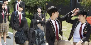 FOTO: Park Hae Jin Berseragam SMA Syuting 'CHEESE IN THE TRAP'