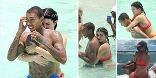FOTO: Peluk - Bersandar, Kylie Jenner Mesra Manja Pada Tyga