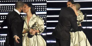 FOTO: Peluk & Cium Mesra Drake Untuk Rihanna di Panggung VMA 2016