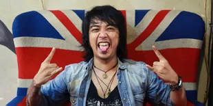 FOTO: Penampilan Terkini Bojes AFI, Seduh Kopi dan Makin Rocker