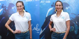 FOTO: Pengalaman Seru Nadine Chandrawinata Bertemu Hiu dan Komodo