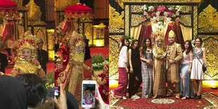 FOTO Pernikahan Cleo eks JKT, Mewah Dengan Adat Palembang