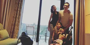 FOTO: Potret Keluarga Atalarik Syach-Tsania Marwa, Ramah & Hangat