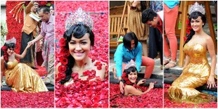 Foto Prosesi Ruwatan Julia Perez Mandi Kembang Mawar 25 Kg
