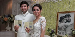 FOTO Resepsi Aryani & Donny Jadi Tempat Ajang Tamu Berselfie Ria
