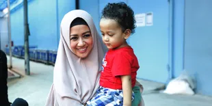 FOTO: Resmi Cerai, Anak Shinta Tanjung Tanyakan Ustaz Zacky Mirza