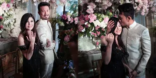 FOTO: Resmi Lamaran, Denny Sumargo Beri Dita Soedarjo Kecup Mesra