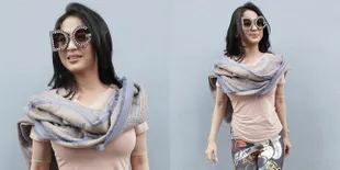 FOTO: Sang Ayah Sakit Ginjal, Dewi Perssik Tak Mau Terlihat Sedih