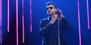 FOTO: Seksi! Robin Thicke Buat Penonton Wanita JJF 2016 Histeris 