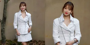 FOTO: Serba Putih, Park Shin Hye Cantik di Paris Fashion Week