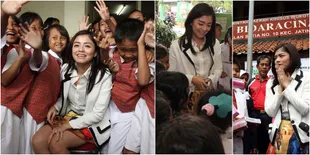 Foto Seru Kebersamaan Tika Ramlan Dengan Anak-Anak Korban Banjir