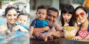FOTO: Serunya Saat Ashanty - Anang Dampingi Arsy dan Arsya Renang