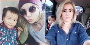 FOTO: Sheila Marcia Cat Rambutnya Jadi Putih, Makin Hot!