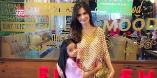 FOTO: Sidney, Putri Cantik Cut Tary Yang Berprestasi & Jago Senam