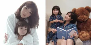 FOTO: So Cute! Gaya Gisella & Baby Gempi Saat Pakai Baju Matching