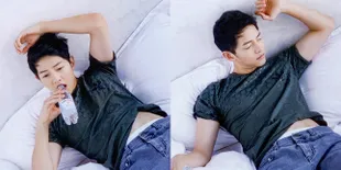 Foto Song Joong Ki Manja-Manja di Kasur, Awas Bikin Fans Baper