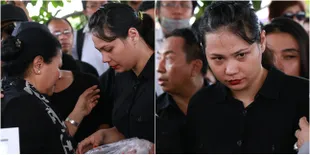FOTO: Sosok Pacar Mike Mohede, Tertunduk Sedih Hadiri Pemakaman