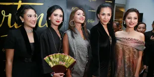 FOTO: Stunning! Ini Gaya Para Seleb di Gala Premiere Film KARTINI