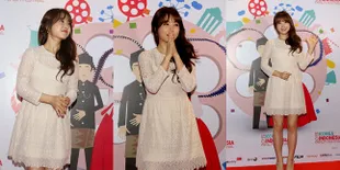 FOTO: Style Simple Tapi Lovely Kebangetan Park Bo Young di KIFF 